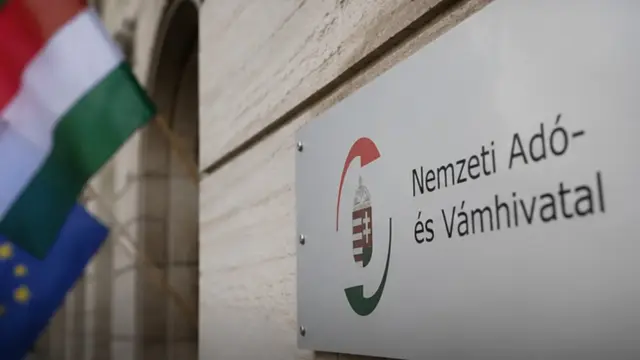 2500 pár hamis sportcipőt foglaltak le a NAV munkatársai