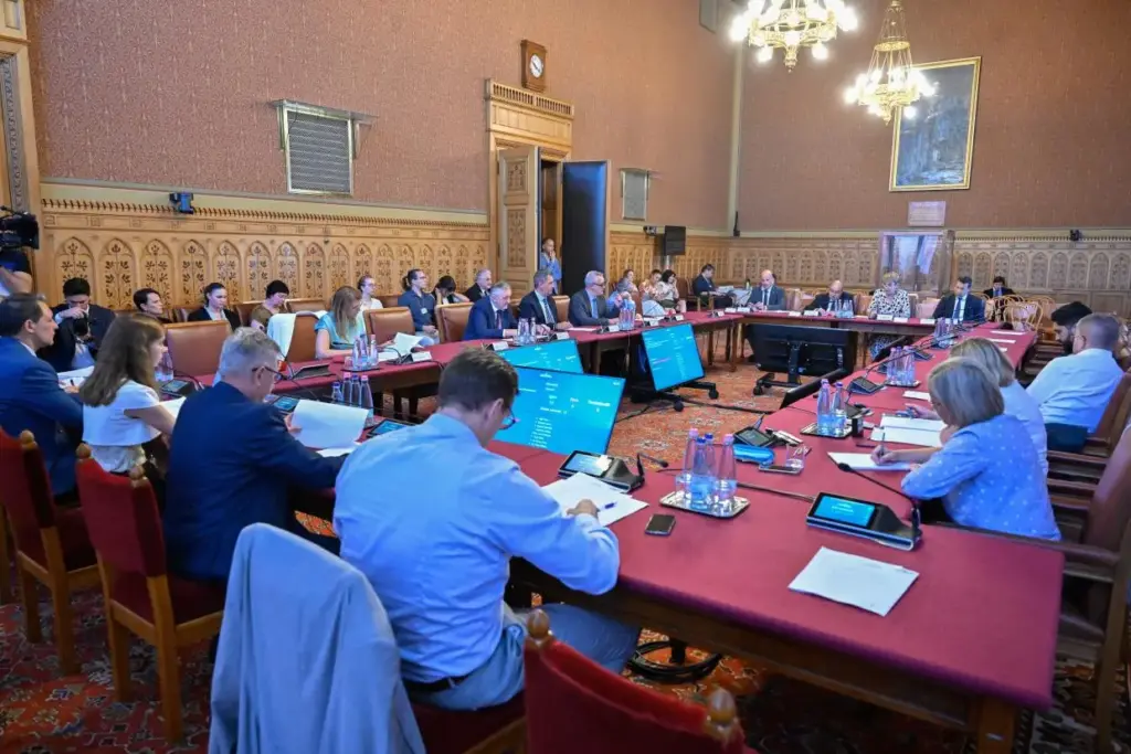 Nem támogatta az NMHH 2025-ös beszámolóját a pénzügyi bizottság