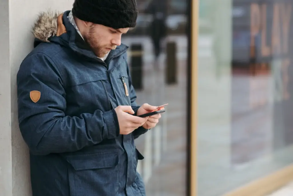 Komoly mentális és fizikai veszélyeket rejt a mobilfüggőség