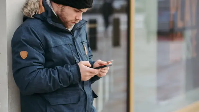 Komoly mentális és fizikai veszélyeket rejt a mobilfüggőség