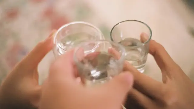 A magas funkciójú alkoholizmus jelei: így ismerhető fel a rejtett függőség