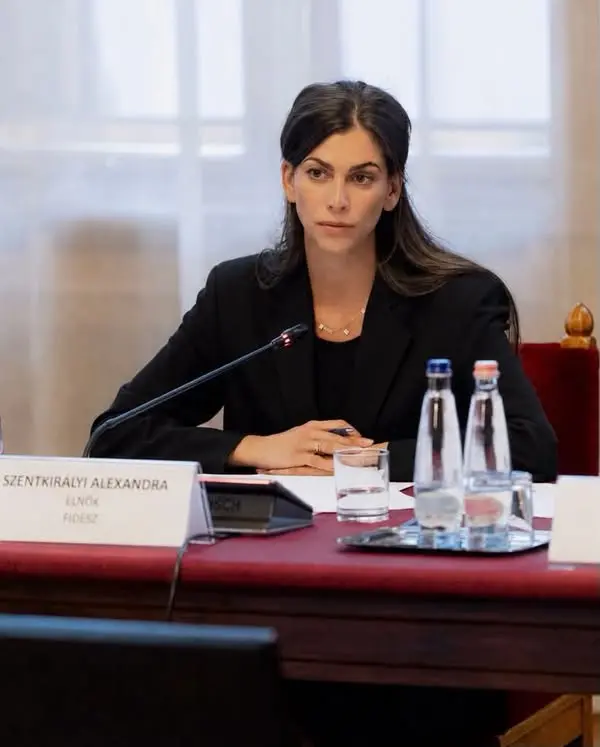 Részt vesz a Médiatanács jelölési folyamatában az ellenzéki frakció