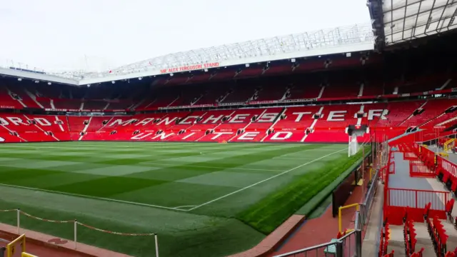 Új, 100 ezres stadiont épít a Manchester United Old Trafford közelében
