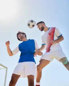A fejelés veszélyei: Miért fenyegeti a sportolókat az Alzheimer-kór és a Parkinson-kór?