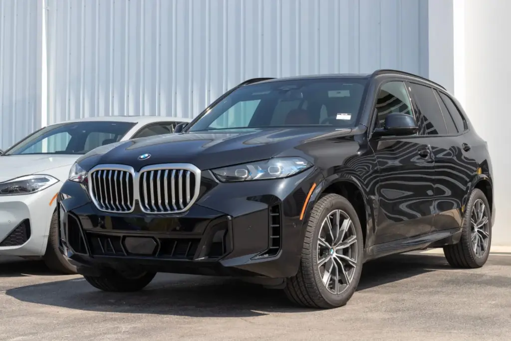 Illegális BMW-k Oroszországban: visszamaradt alkatrészekből építik az autókat