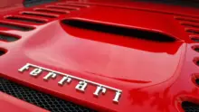 Visszatért a kézi váltó: itt a technológiai csodának számító Ferrari 12Cilindri Manuale