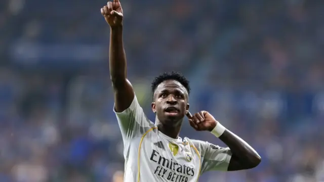 Történelmi ajánlattal csábítja Vinicius Jr.-t az Arsenal