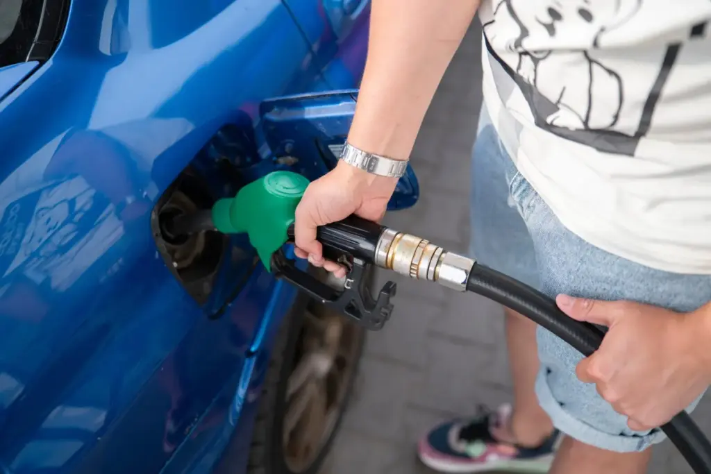 Jelentős drágulás jön a kutakon: szerdától emelkednek az üzemanyagárak