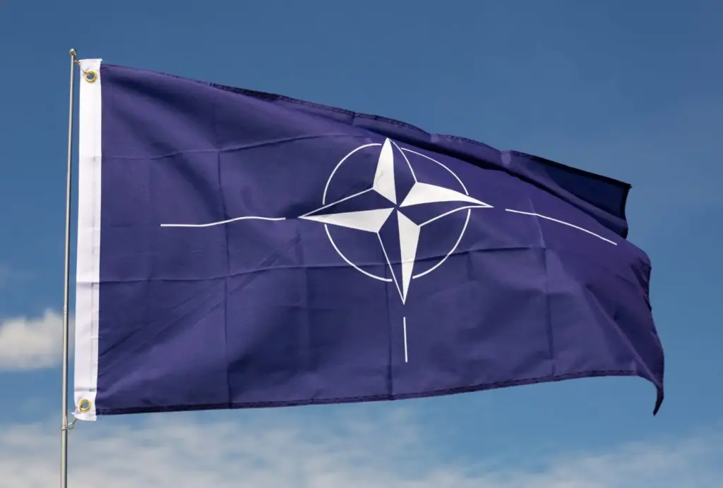 NATO-csúcs Ankarában: milliárdos fegyverüzletek és feszült diplomácia