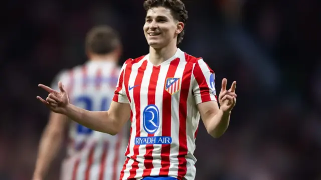 Feszültség az FC Barcelonánál: négy játékos ellenzi Julian Alvarezt