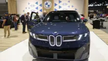 Spórolás miatt marad távol a BMW a párizsi autós seregszemlétől