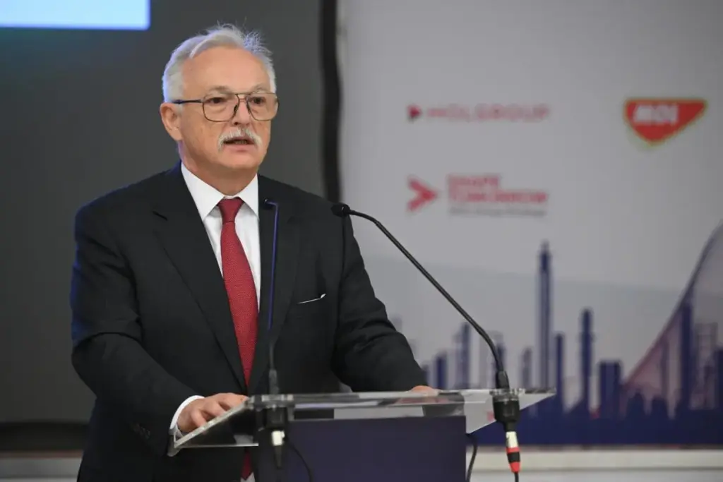 Stabil az üzemanyag-ellátás Magyarországon a Mol elnöke szerint