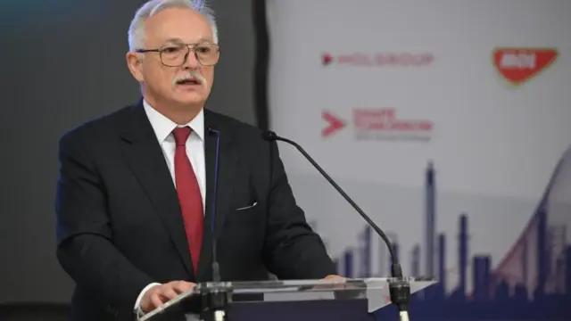 Stabil az üzemanyag-ellátás Magyarországon a Mol elnöke szerint