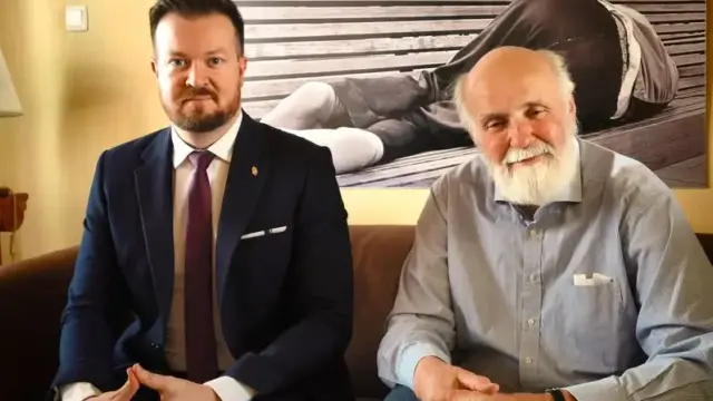 Szabó Bence átadta felajánlását az Oltalom Karitatív Egyesületnek