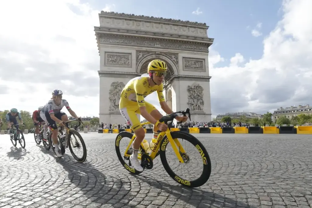 Tadej Pogacar ötödször nyerte meg a Tour de France-t