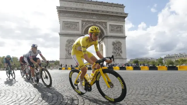 Tadej Pogacar ötödször nyerte meg a Tour de France-t