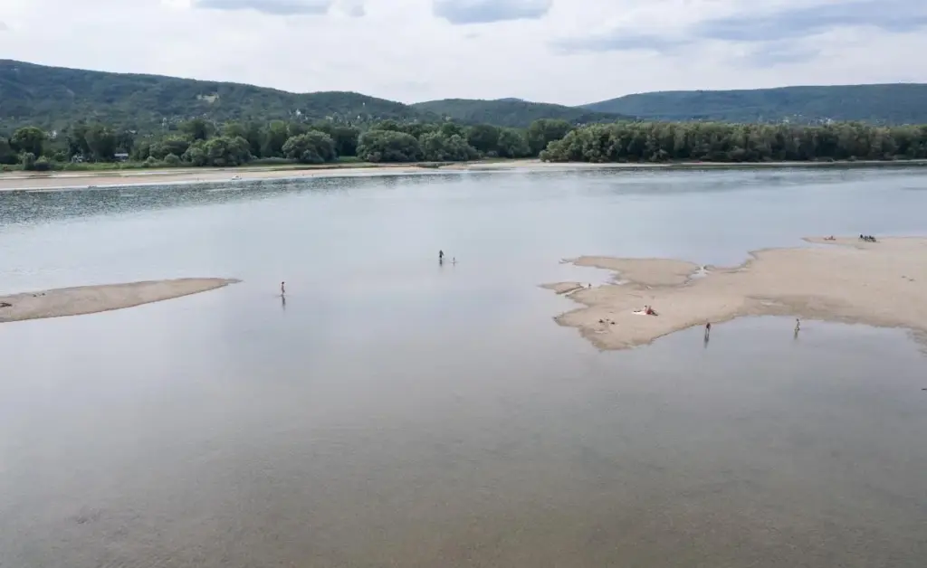 Tilos a Duna szabaddá vált mederszakaszaira lépni a hőségben