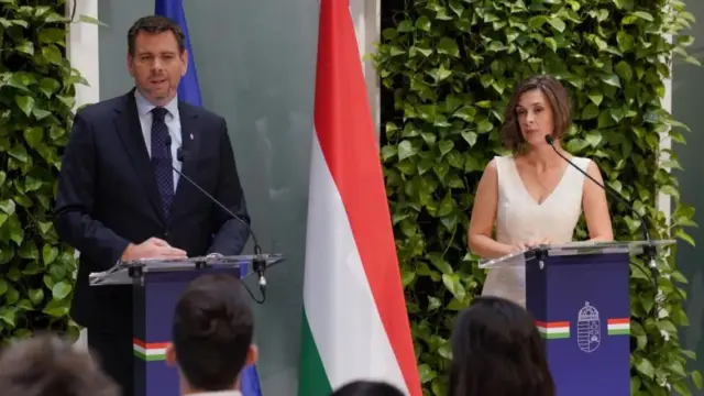 Legalább 100 milliárdot spórol a kormány az M6-tal