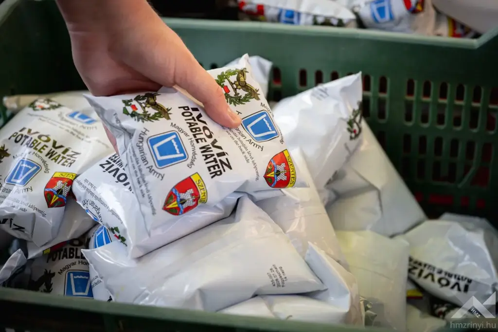 Hőségriadó: zacskós vízzel és vízszállítókkal segít a honvédség