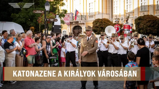 A zene szóljon, szálljon a téren át!