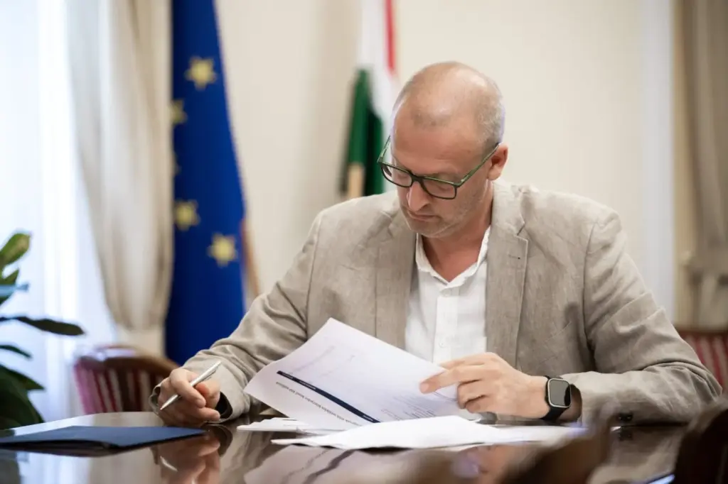Átvilágítás indul a Nemzeti Színházban, közölte Tarr Zoltán