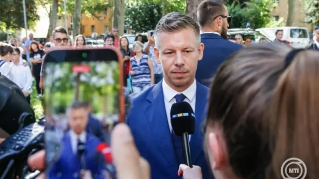 Magyar Péter: a pedagógiai asszisztensek is számíthatnak a kormányra