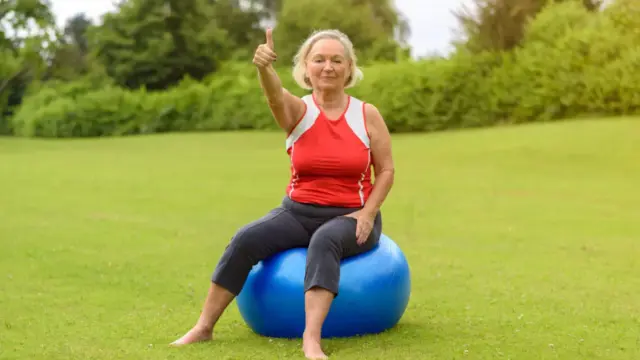 Meglepő összefüggés: miért vigyáznak kevesebbet az unokákra a fittebb nagymamák?
