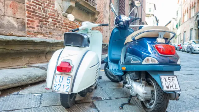 Nyolcvanéves a Vespa: hatalmas felvonulással ünnepelt Róma