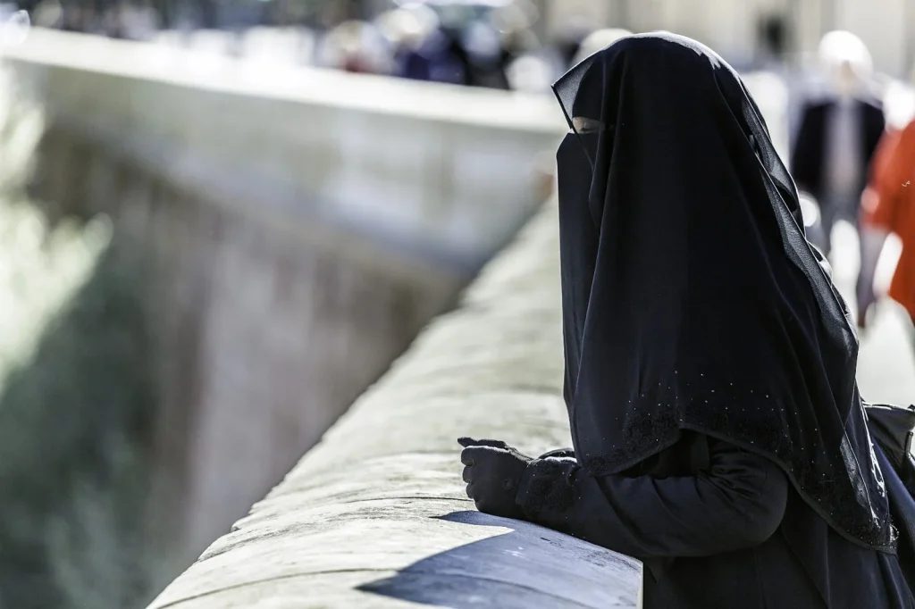 Drámai mélyponton a nők foglalkoztatottsága Afganisztánban a tálib uralom alatt