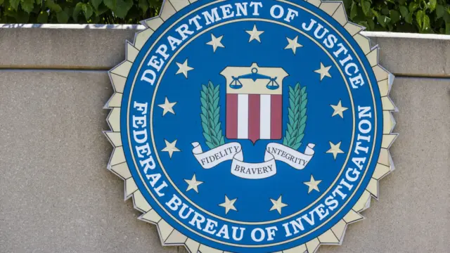 Széles körű támogatást kapnak a kirúgott FBI-ügynökök a perükben