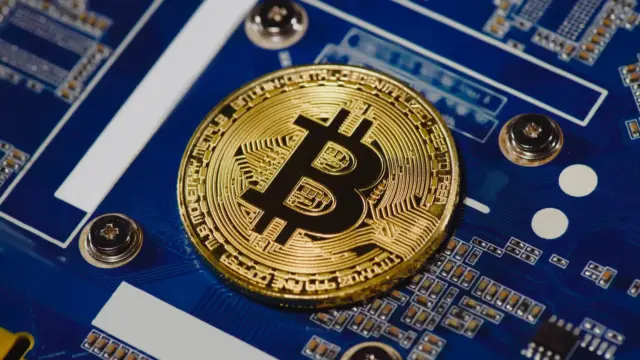 Több tízmillió eurónyi bitcoint loptak el egy biztonsági résen keresztül