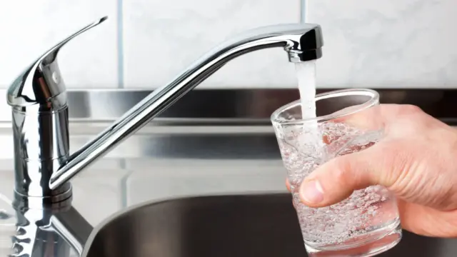 Így ellenőrizheti, hogy valóban friss-e a csapvíz otthonában