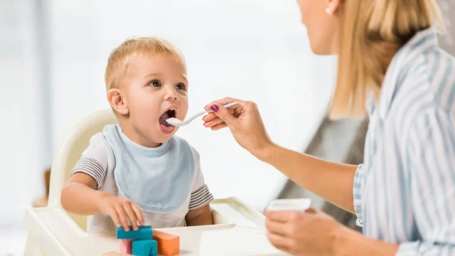 Bébiételek: mikor kezdjük a hozzátáplálást és meddig adhatók a készételek?