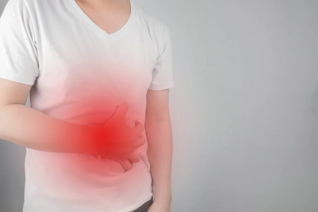 Gyomorégés és reflux: mikor érdemes orvoshoz fordulni a tünetekkel?