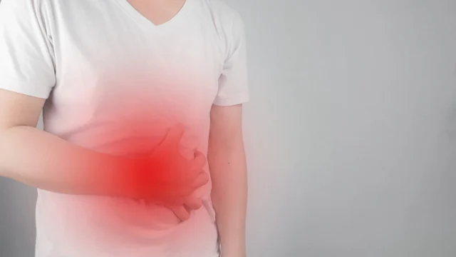 Gyomorégés és reflux: mikor érdemes orvoshoz fordulni a tünetekkel?
