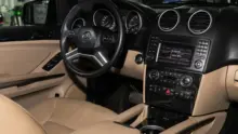 Visszatérnek a fizikai gombok a Mercedes autóiba