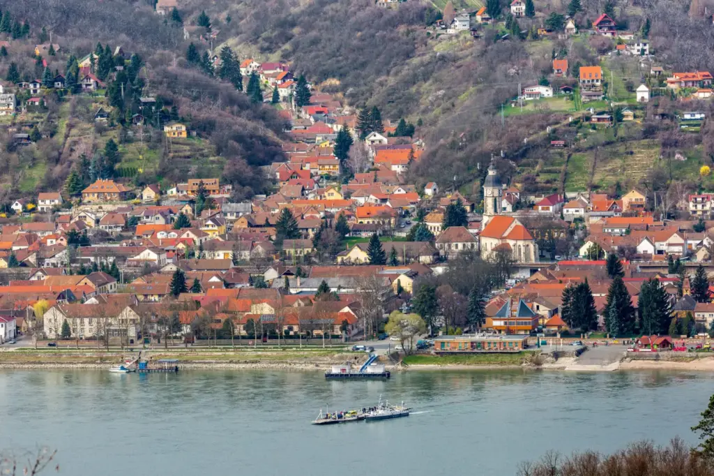 Újra jár a komp Nagymaros és Visegrád között