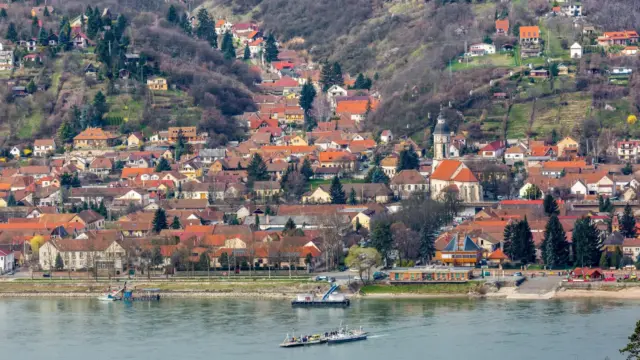 Újra jár a komp Nagymaros és Visegrád között