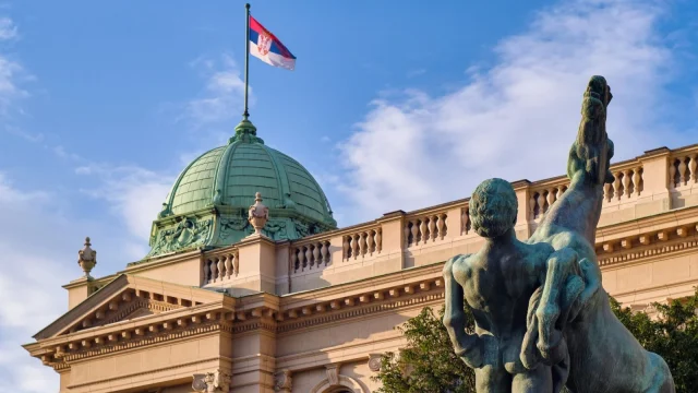 Elfogadta a szerb parlament a 2026-os költségvetés módosítását