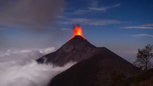 Kitört a Fuego vulkán Guatemalában: evakuálták a környékbeli falvakat