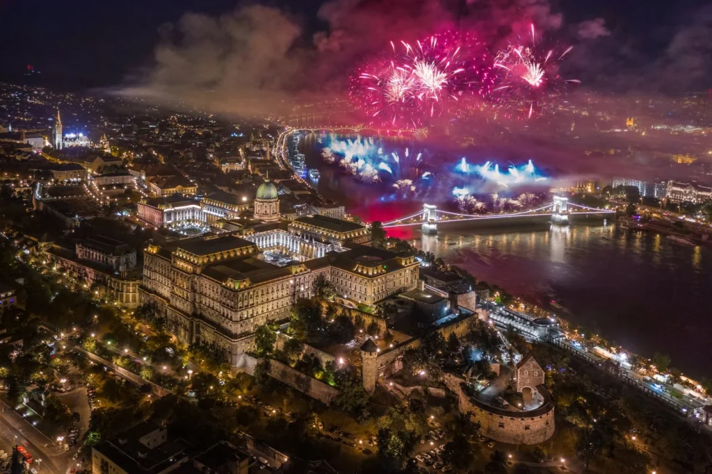 Fényfestés és kétezer drón teszi különlegessé az augusztus 20-i ünnepet