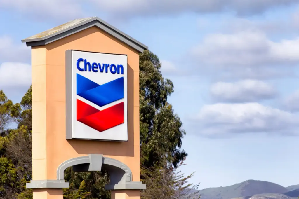 A Chevron vezérigazgatója szerint valós veszélyt jelent a globális olajiparra az iráni konfliktus