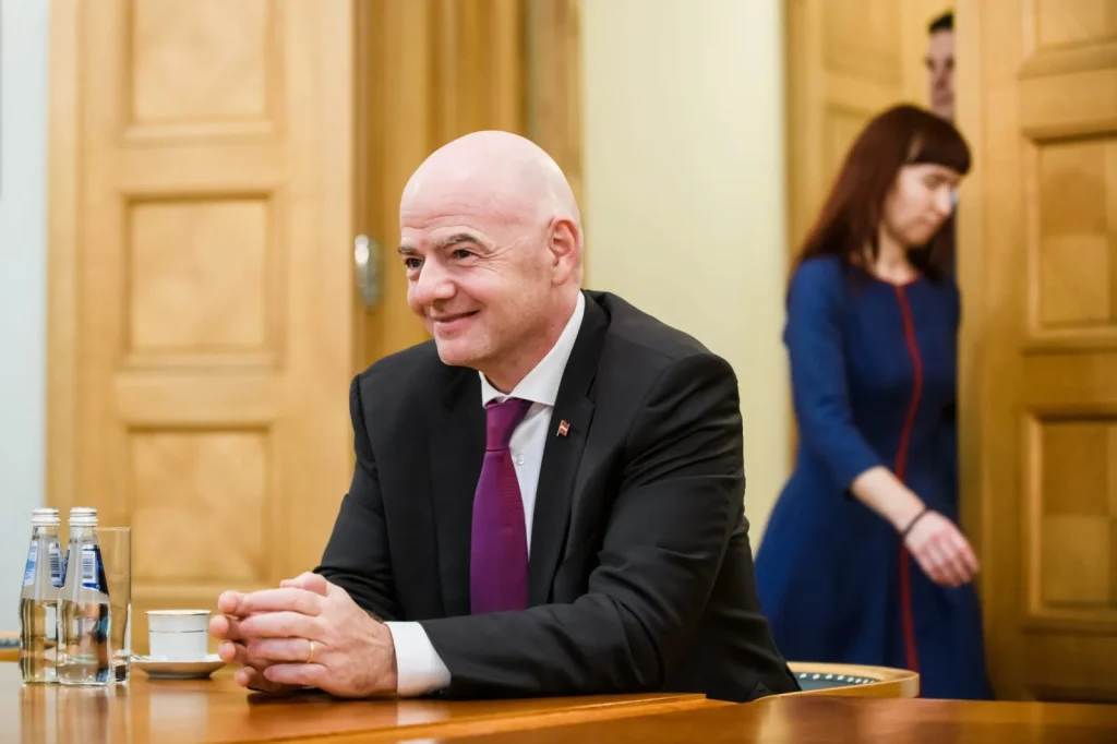Távozott posztjáról a FIFA operatív igazgatója Gianni Infantino bírálata után