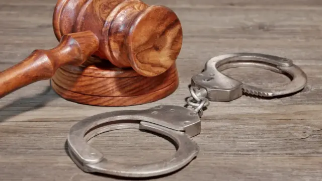 Vádat emeltek a lúgos orvos áldozatát fenyegető férfi ellen
