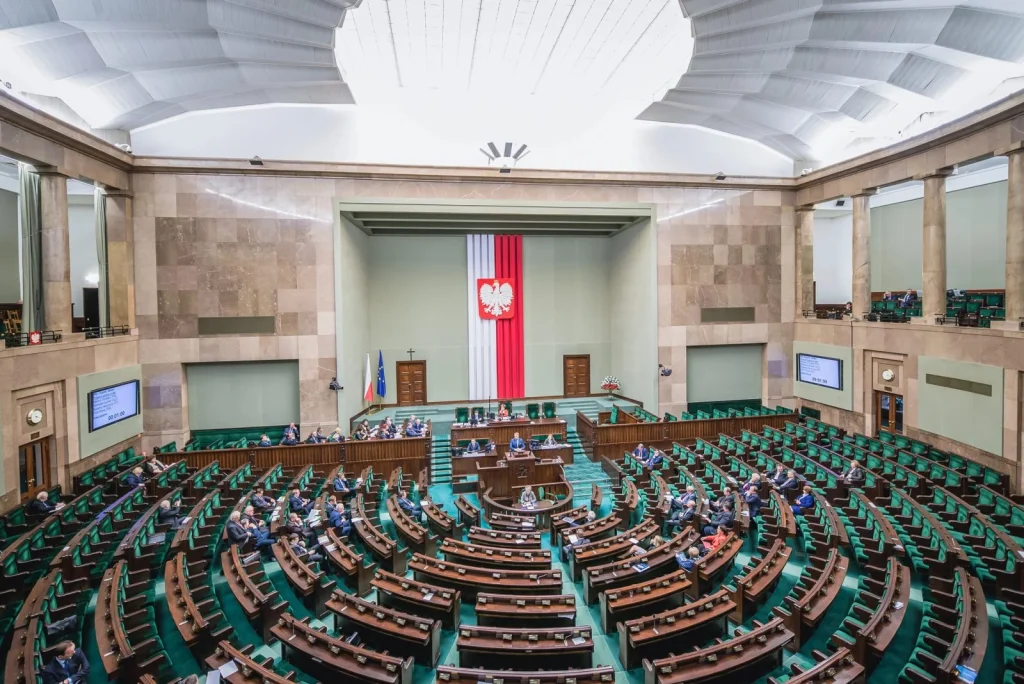 Lengyelországban is támogatnák a magyarországihoz hasonló mandátumkorlát bevezetését