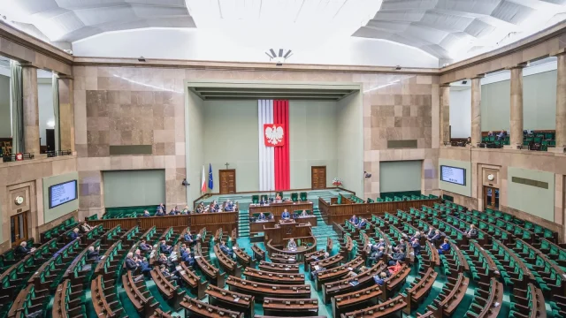Lengyelországban is támogatnák a magyarországihoz hasonló mandátumkorlát bevezetését