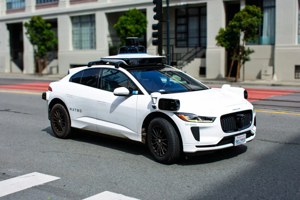 Münchenben indítja európai robotaxi-szolgáltatását a Waymo