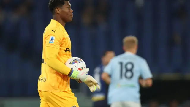 Újabb ajánlatot tesz a PSG a japán kapusért, Zion Suzukiért