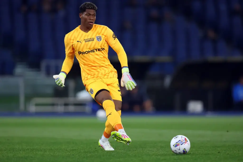 33 millió eurót ajánlott a PSG a Parma kapusáért, Zion Suzukiért
