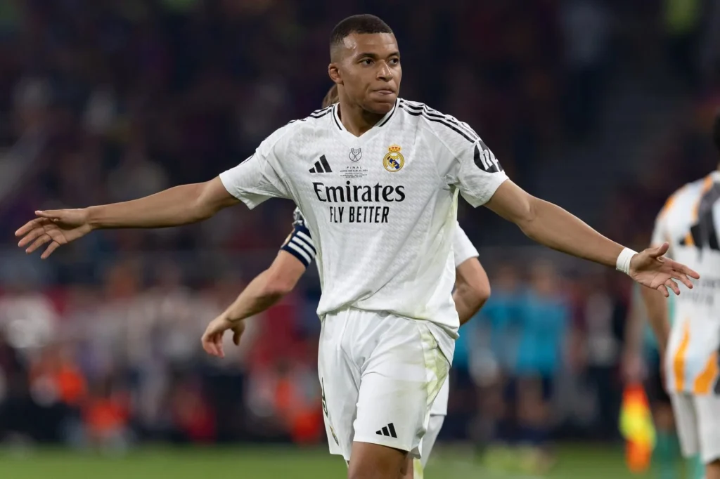 Kylian Mbappé mesterhármasával győzött a Real Madrid a Bernabéuban